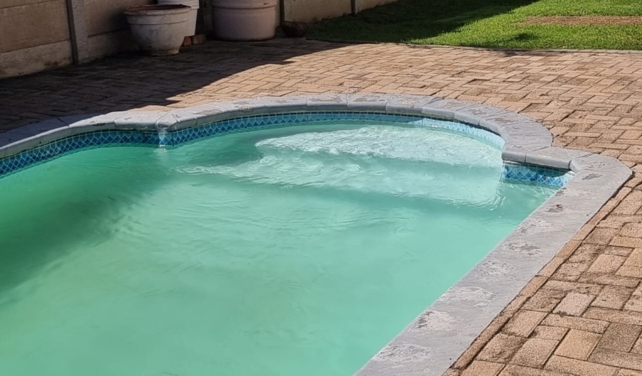 To Let 3 Bedroom Property for Rent in Jeffreys Bay Central Eastern Cape